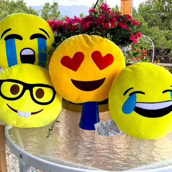 Emoji Expressions Smiley Face 🤓 Black Glasses White Teeth Plush Pillow 13” NEW! - Picture 7 of 16